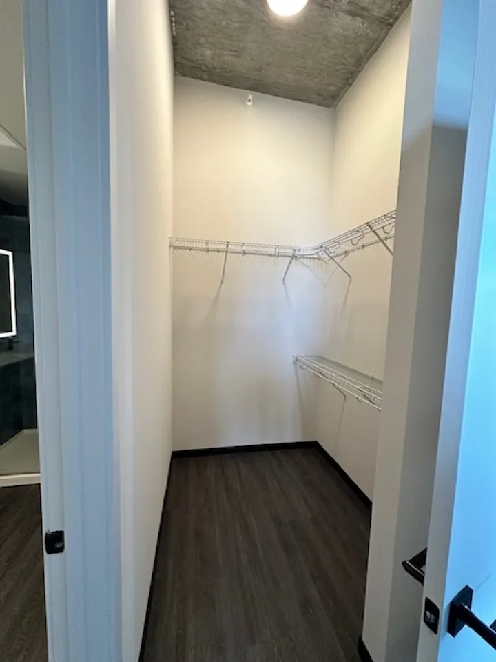 150 N Ashland Ave   60607 60607-unit#617-Chicago-IL