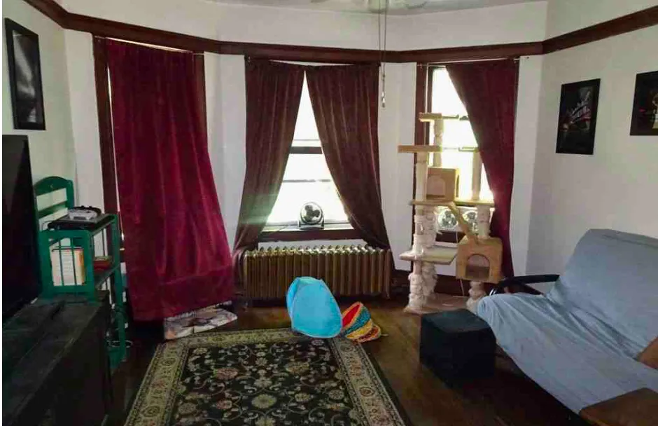 5065 Wolcott living room