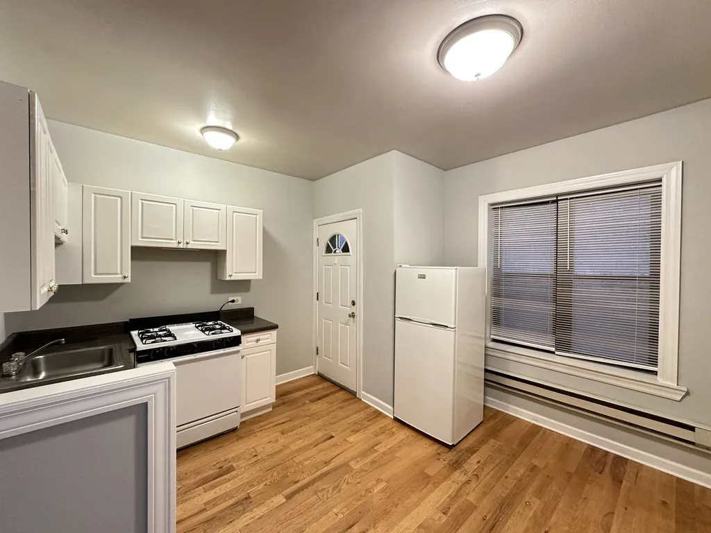 37205 N Pine Grove, , 60613 60613-unit#W3-Chicago-IL