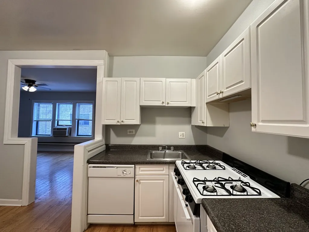 37205 N Pine Grove, , 60613 60613-unit#W3-Chicago-IL