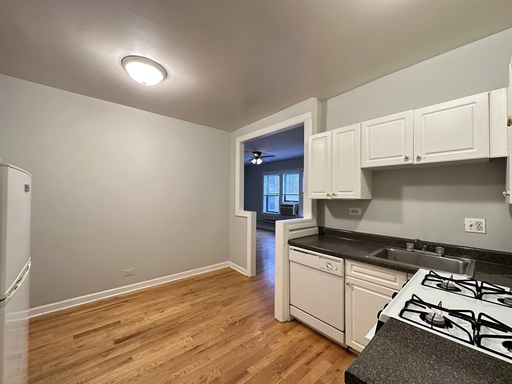 37205 N Pine Grove, , 60613 60613-unit#W3-Chicago-IL