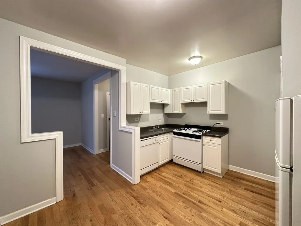 37205 N Pine Grove, , 60613 60613-unit#W3-Chicago-IL