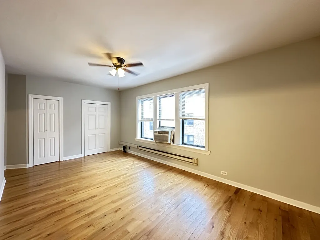 37205 N Pine Grove, , 60613 60613-unit#W3-Chicago-IL