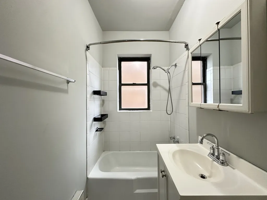 37205 N Pine Grove, , 60613 60613-unit#W3-Chicago-IL