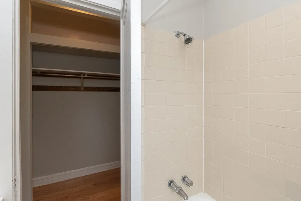 2827 N Burling, ,  60657 60657-unit#202-Chicago-IL