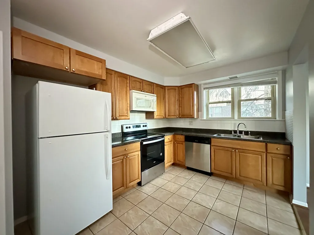 8644 Boulevard, Chicago, 60077 60077-unit#306-Skokie-IL