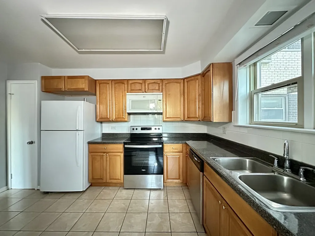 8644 Boulevard, Chicago, 60077 60077-unit#306-Skokie-IL