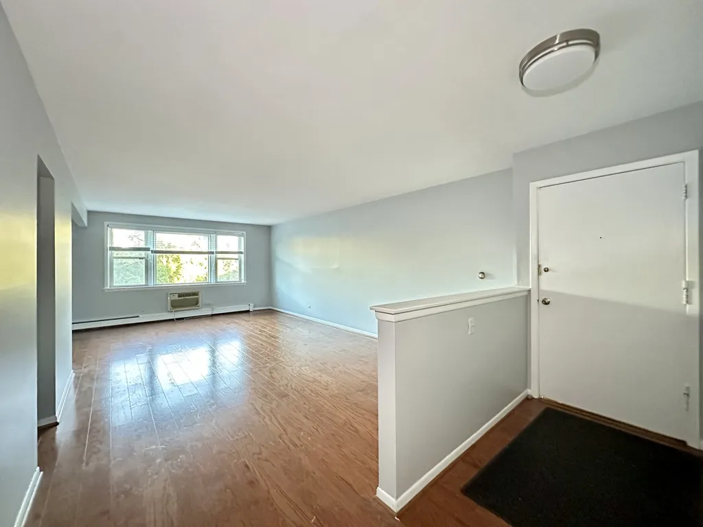 8644 Boulevard, Chicago, 60077 60077-unit#306-Skokie-IL