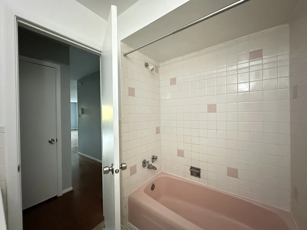 8644 Boulevard, Chicago, 60077 60077-unit#306-Skokie-IL