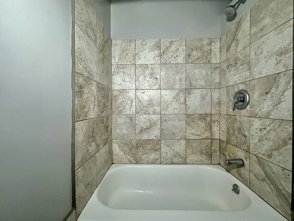 5662 N Ridge, , 60660 60660-unit#C2-Chicago-IL