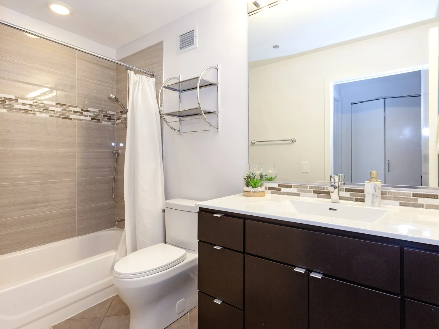 330 N Jefferson St   60661 60661-unit#1601-Chicago-IL