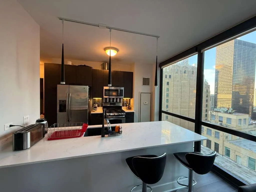 73 E Lake St   60601 60601-Chicago-IL