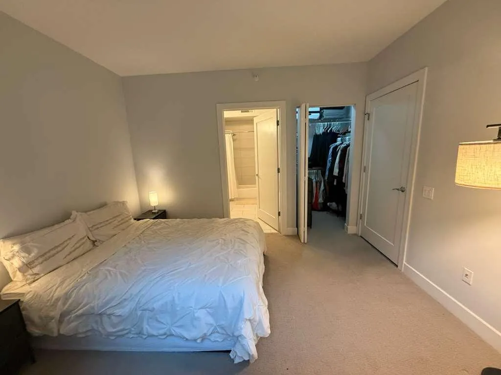 73 E Lake St   60601 60601-Chicago-IL