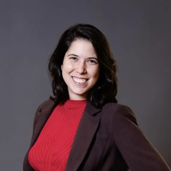 beatrizabramof_headshot_corp