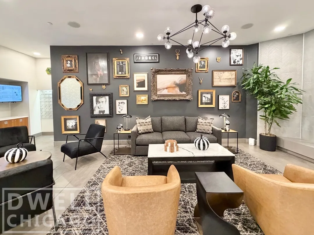 exterior view at 2555 N. Clark Apartments in Lincoln Park Chicago