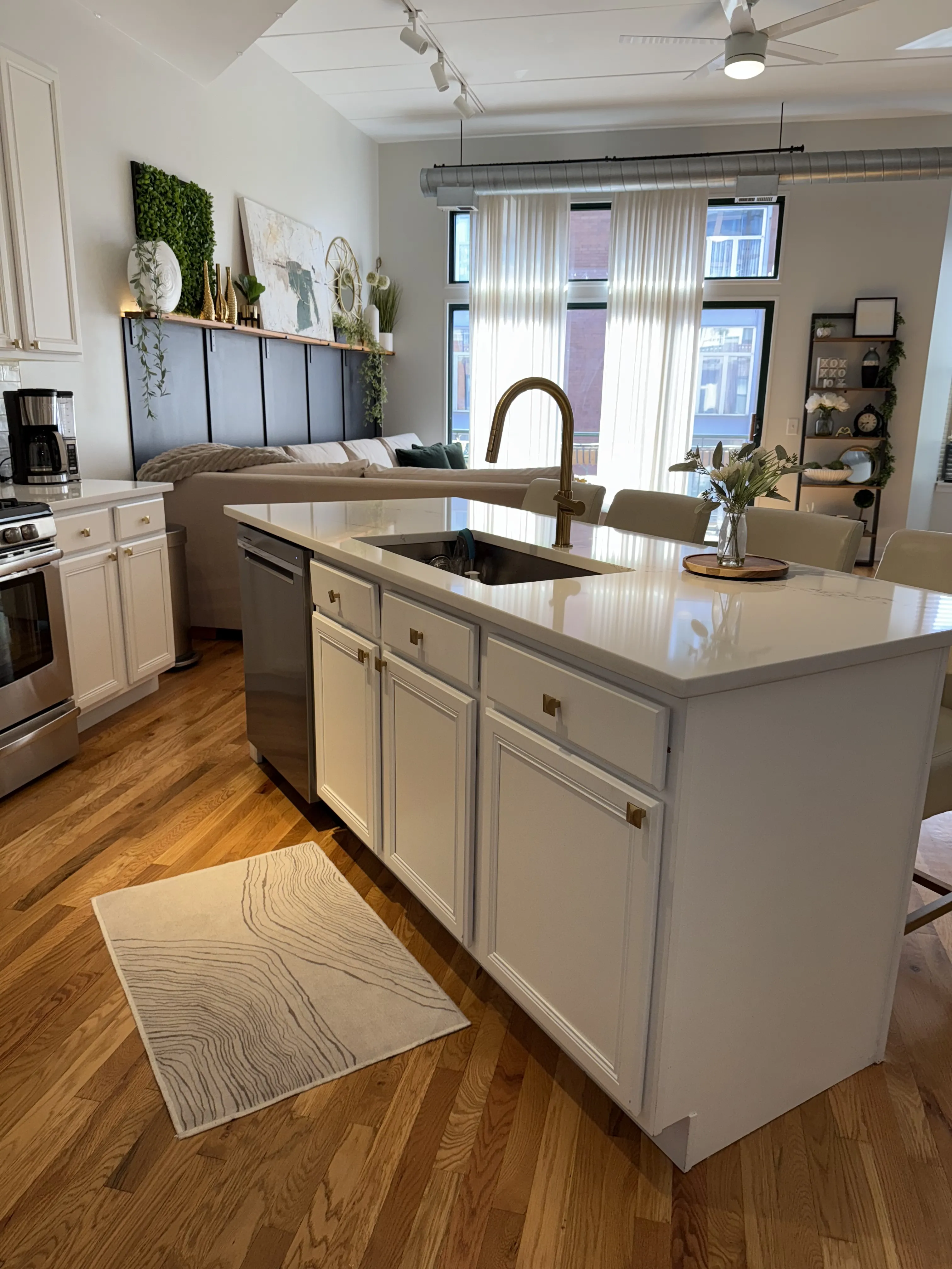 936 W Madison St   60607 60607-Chicago-IL