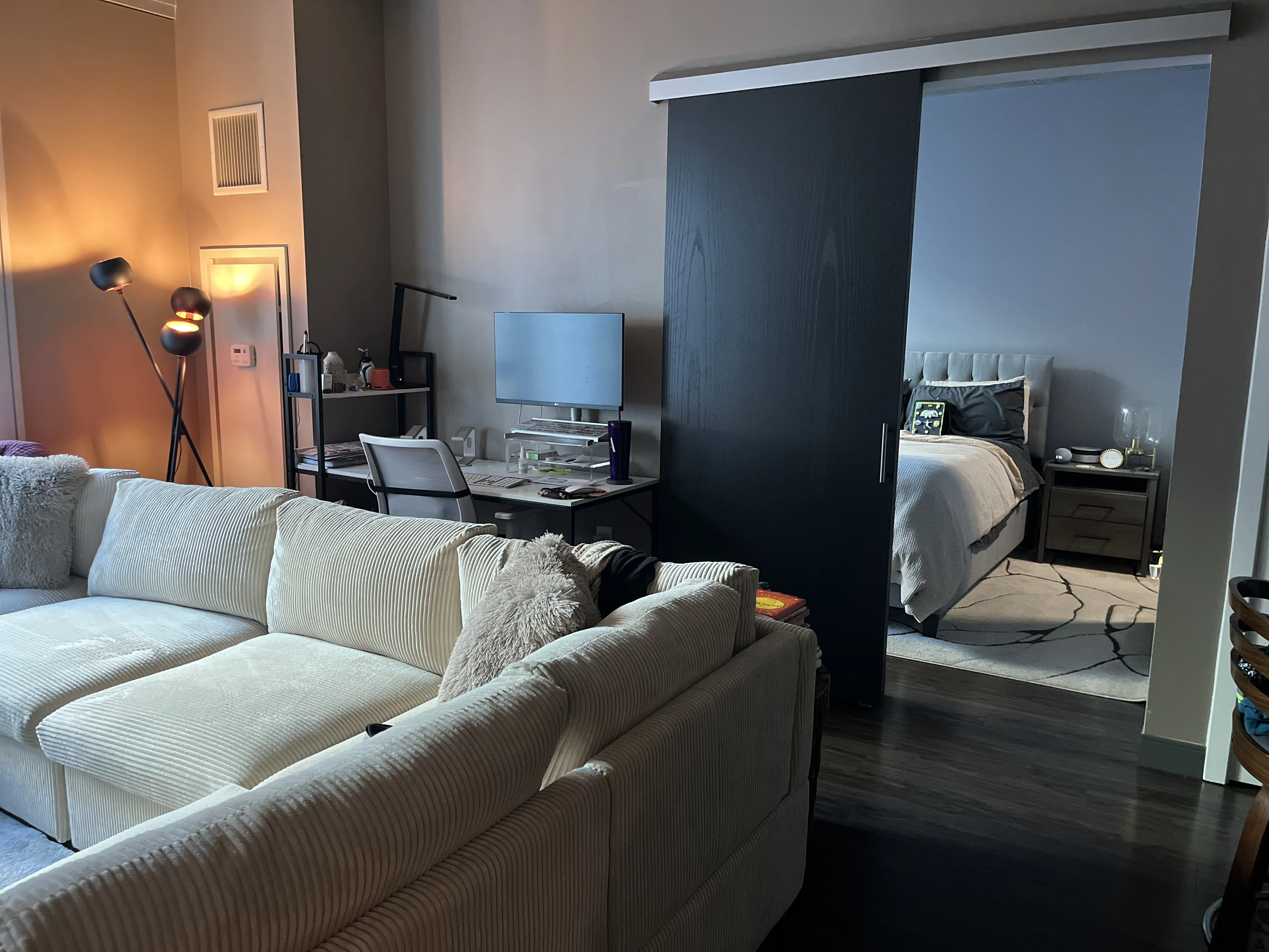 215 W Lake St 60606 60606-Chicago-IL