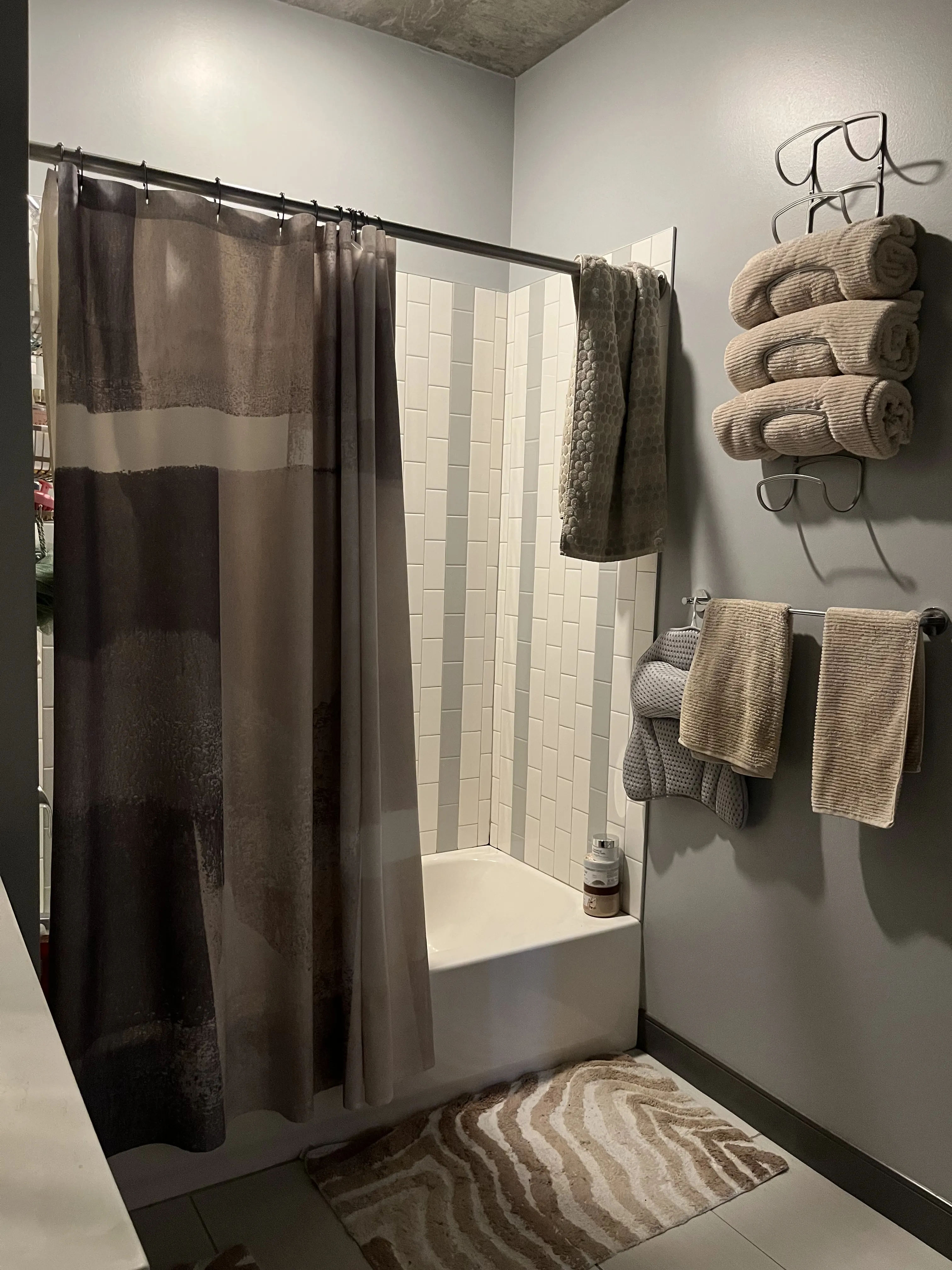 215 W Lake St 60606 60606-Chicago-IL