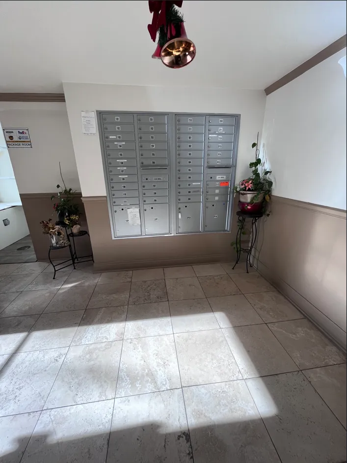 640 W Briar Pl   60657 60657-unit#204-Chicago-IL