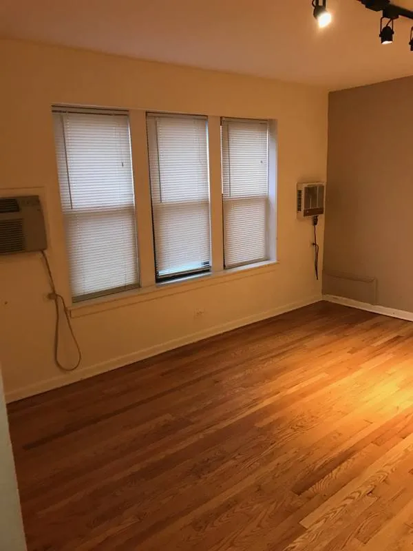 754 W Wellington Ave 60657 60657-One Door West-unit#1E-Chicago-IL