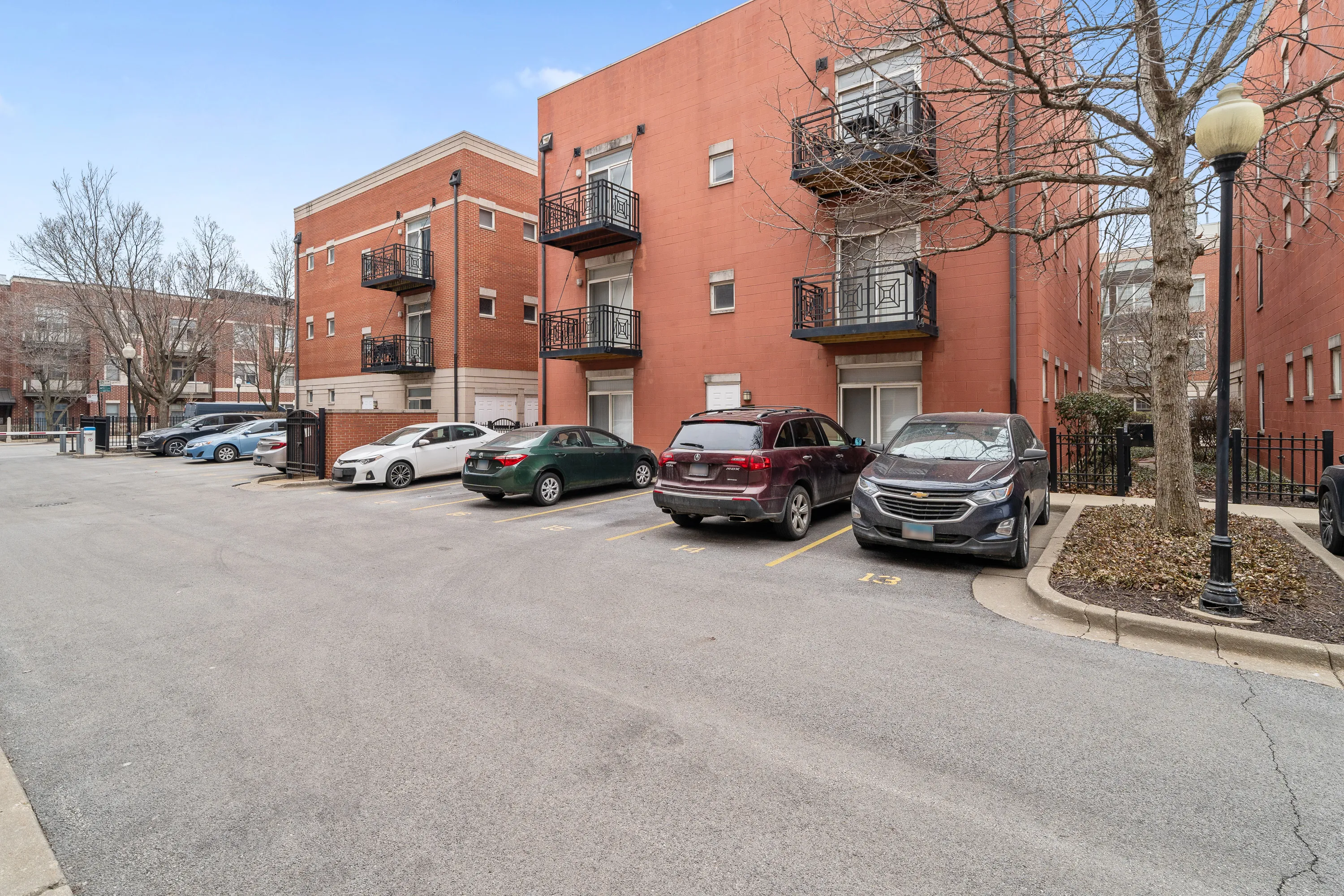 808 W University Ln 60608 60608-unit#3A-Chicago-IL