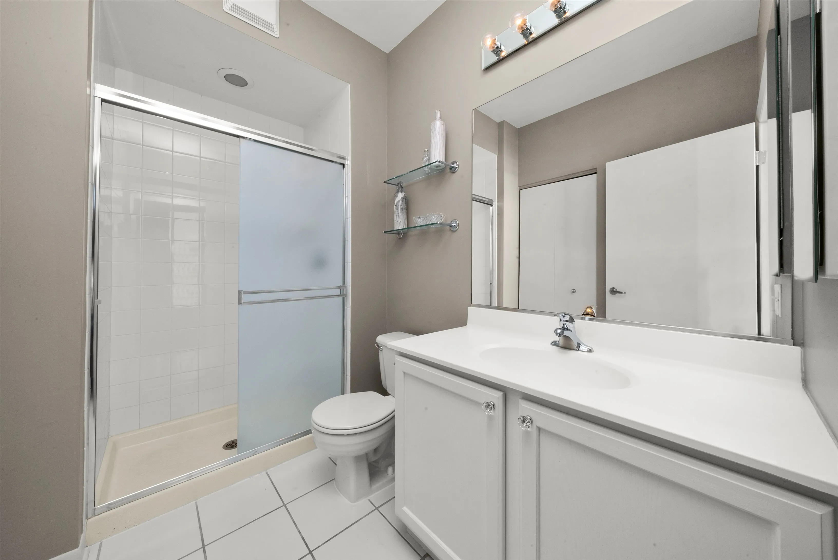 435 W Erie St   60654 60654-Erie Centre-unit#1708-Chicago-IL