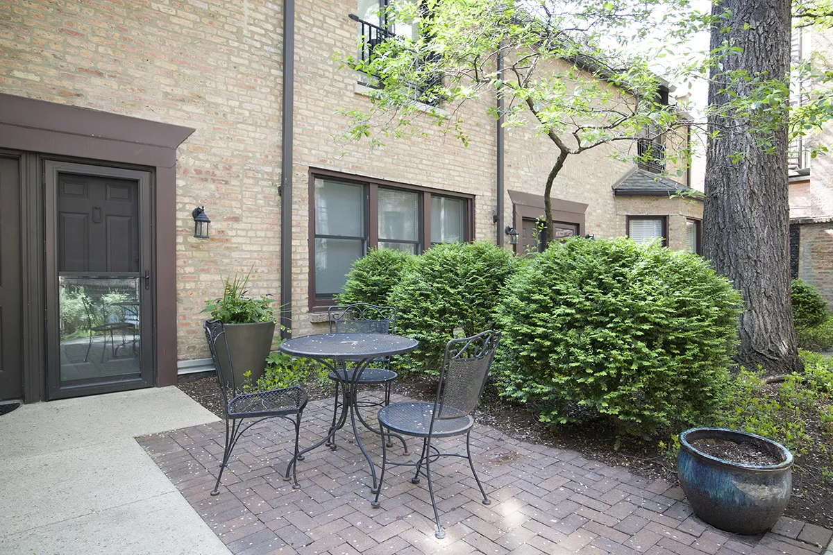 1228 N Dearborn St   60610 60610-The Vinnedge Condominium-unit#2-Chicago-IL