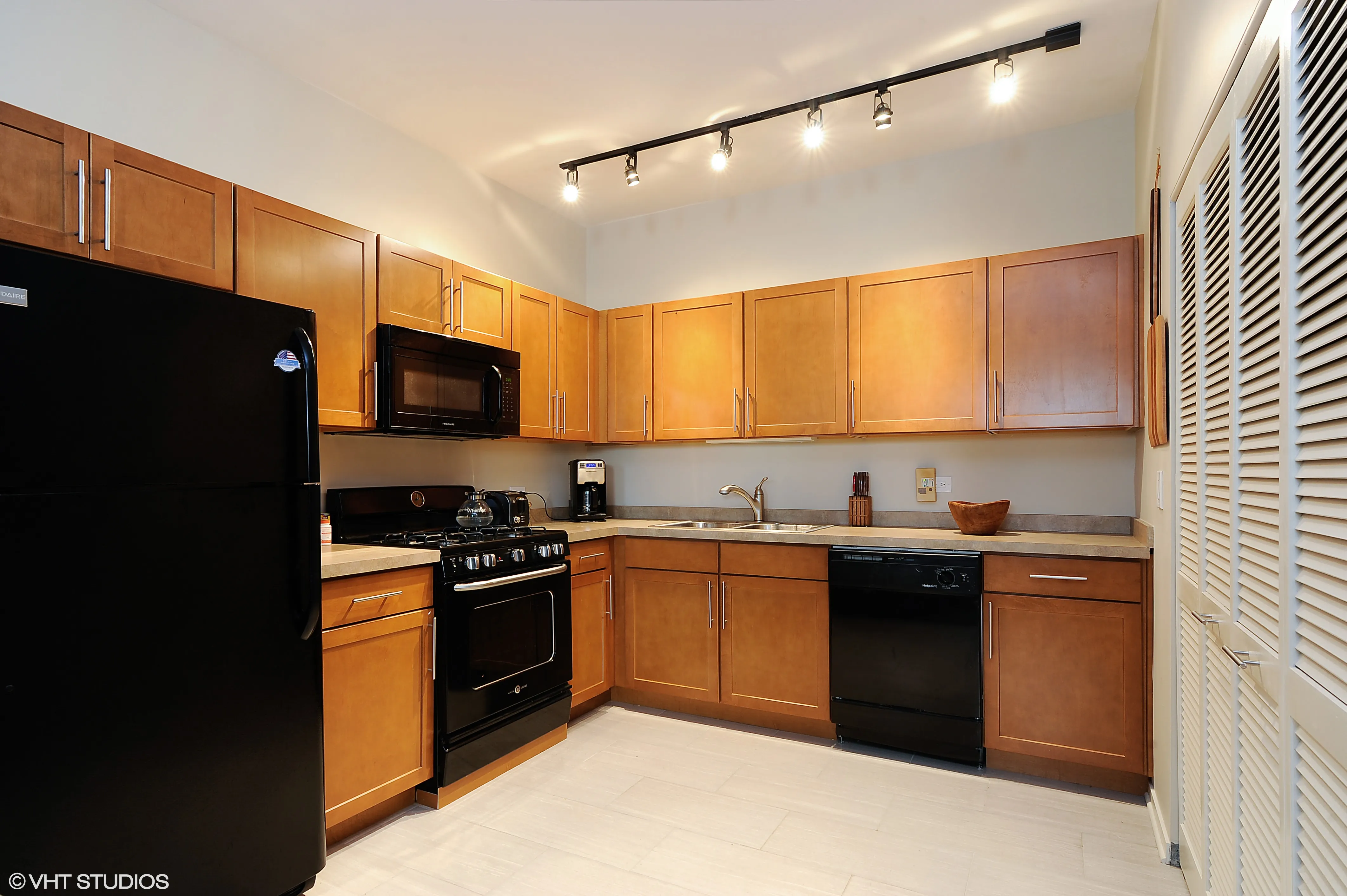 1301 W Fletcher St   60657 60657-Brewery Lofts-unit#217-Chicago-IL