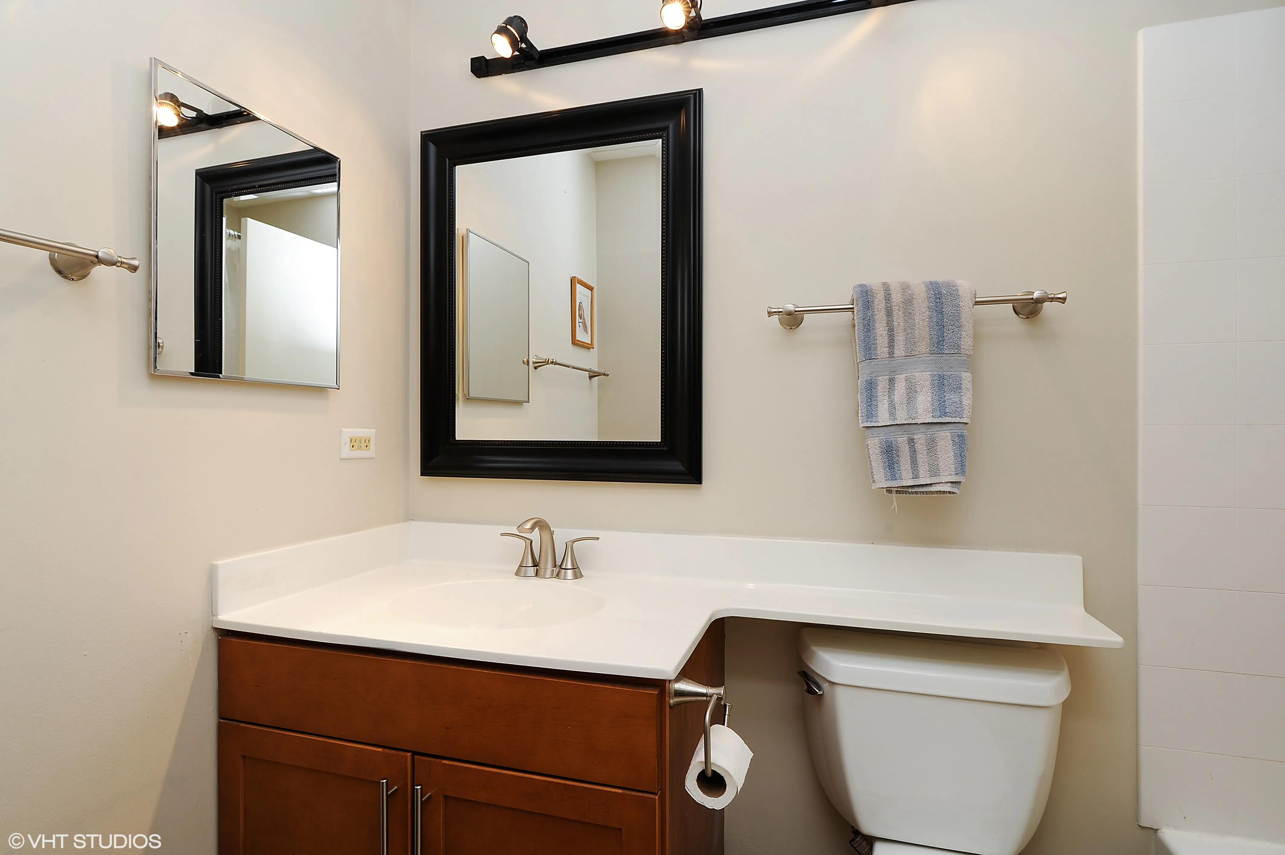 1301 W Fletcher St   60657 60657-Brewery Lofts-unit#217-Chicago-IL