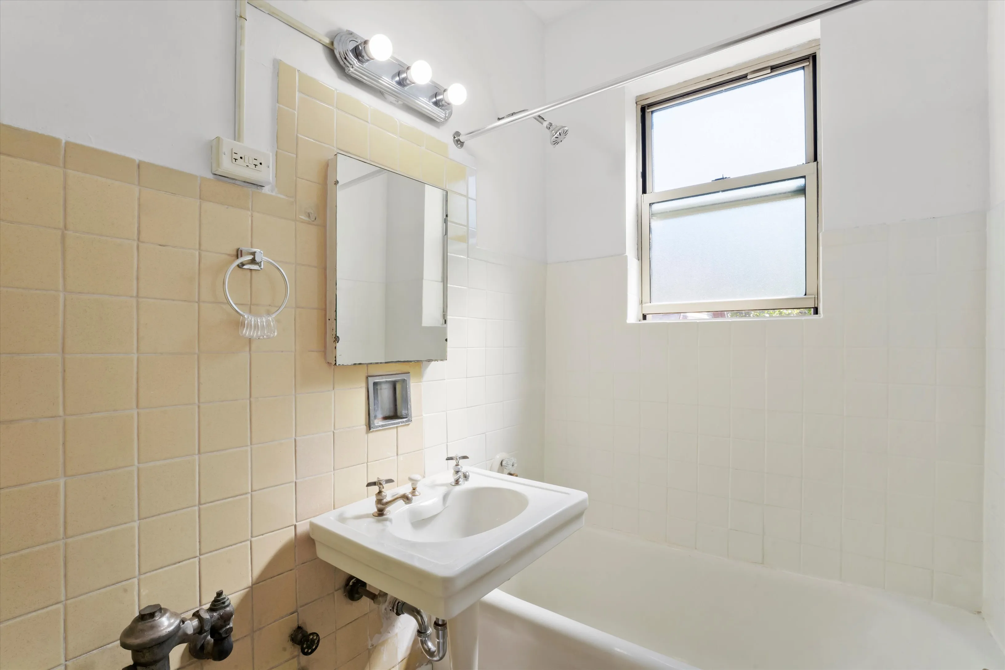 2536 N SAWYER AVE 60647-unit#410-Chicago-IL