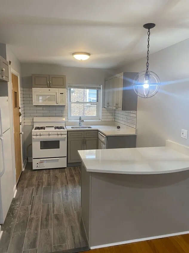 7361 N RIDGE BLVD 60645-unit#2C-Chicago-IL