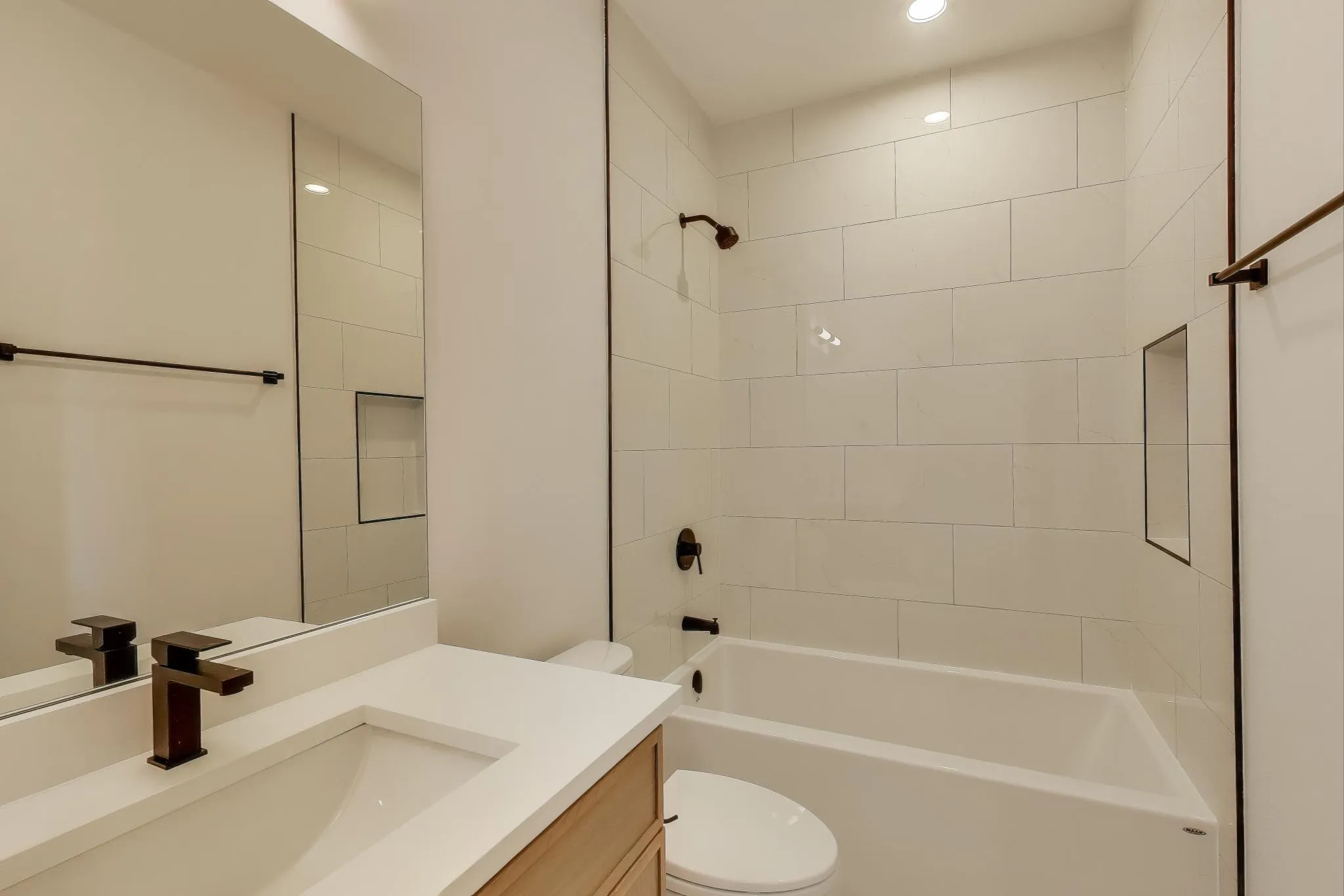 1619 W Lawrence Ave 60640 60640-unit#3-Chicago-IL