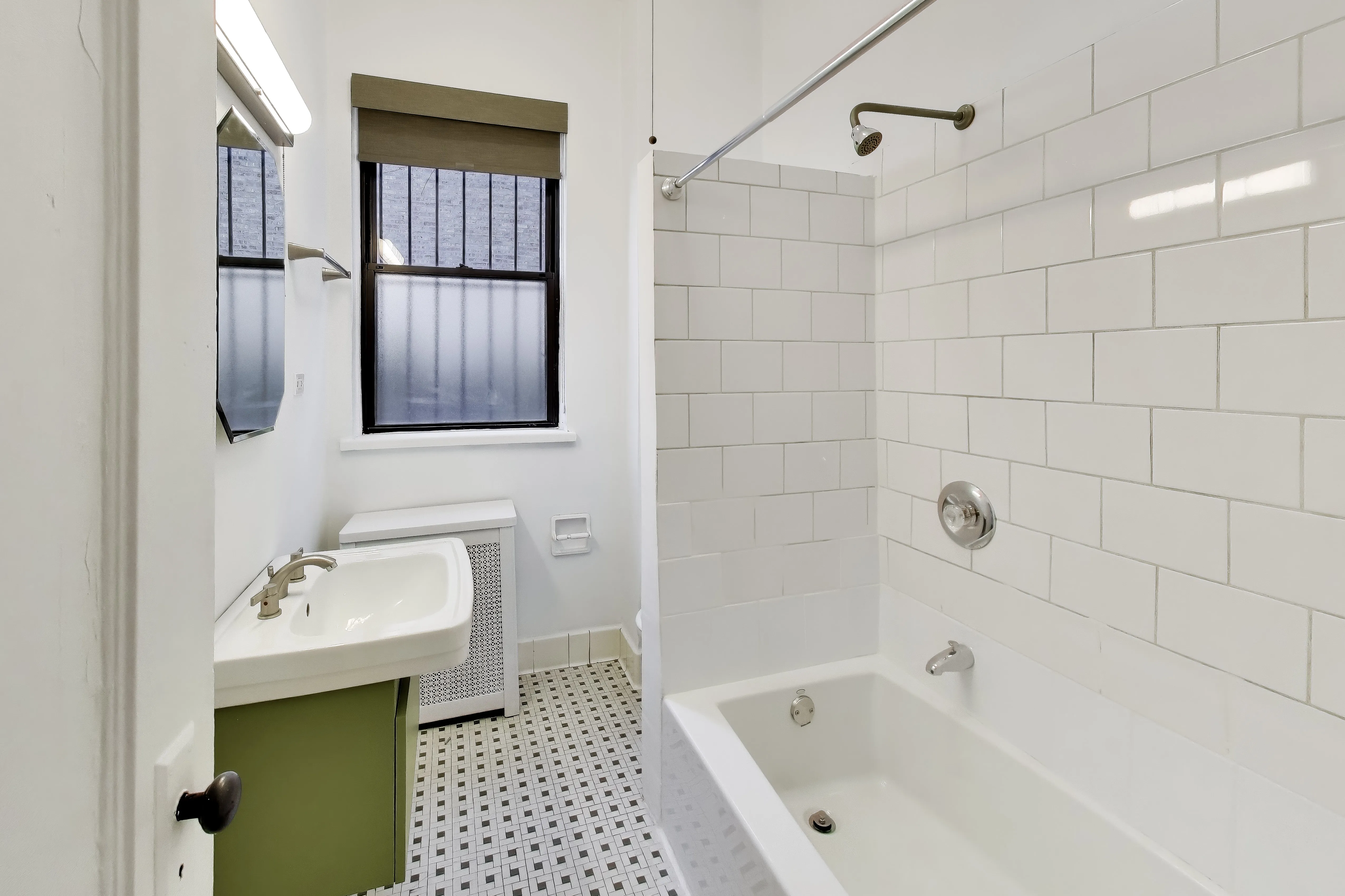 431 W Oakdale Ave   60657 60657-unit#1A-Chicago-IL