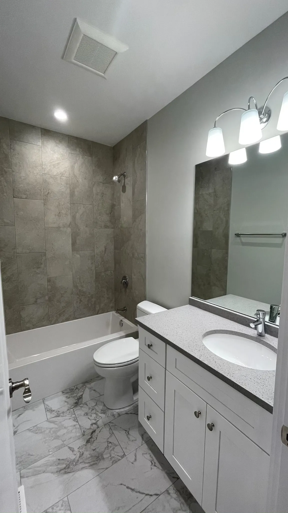 5522 W Higgins Ave   60630 60630-unit# 1W -Chicago-IL