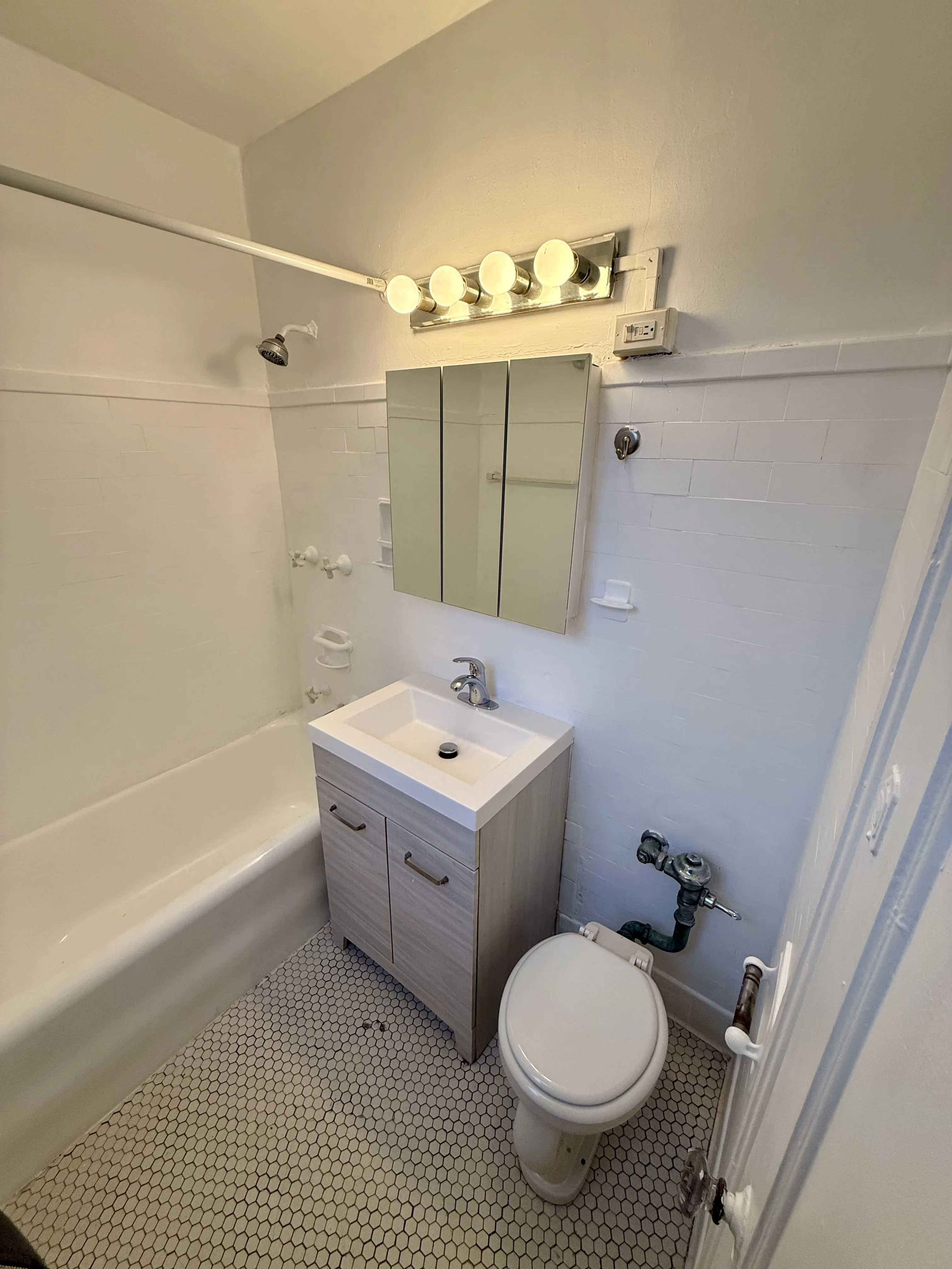 525 W ARLINGTON PL 60614-The Granada Apartments-unit#Apt C-Chicago-IL