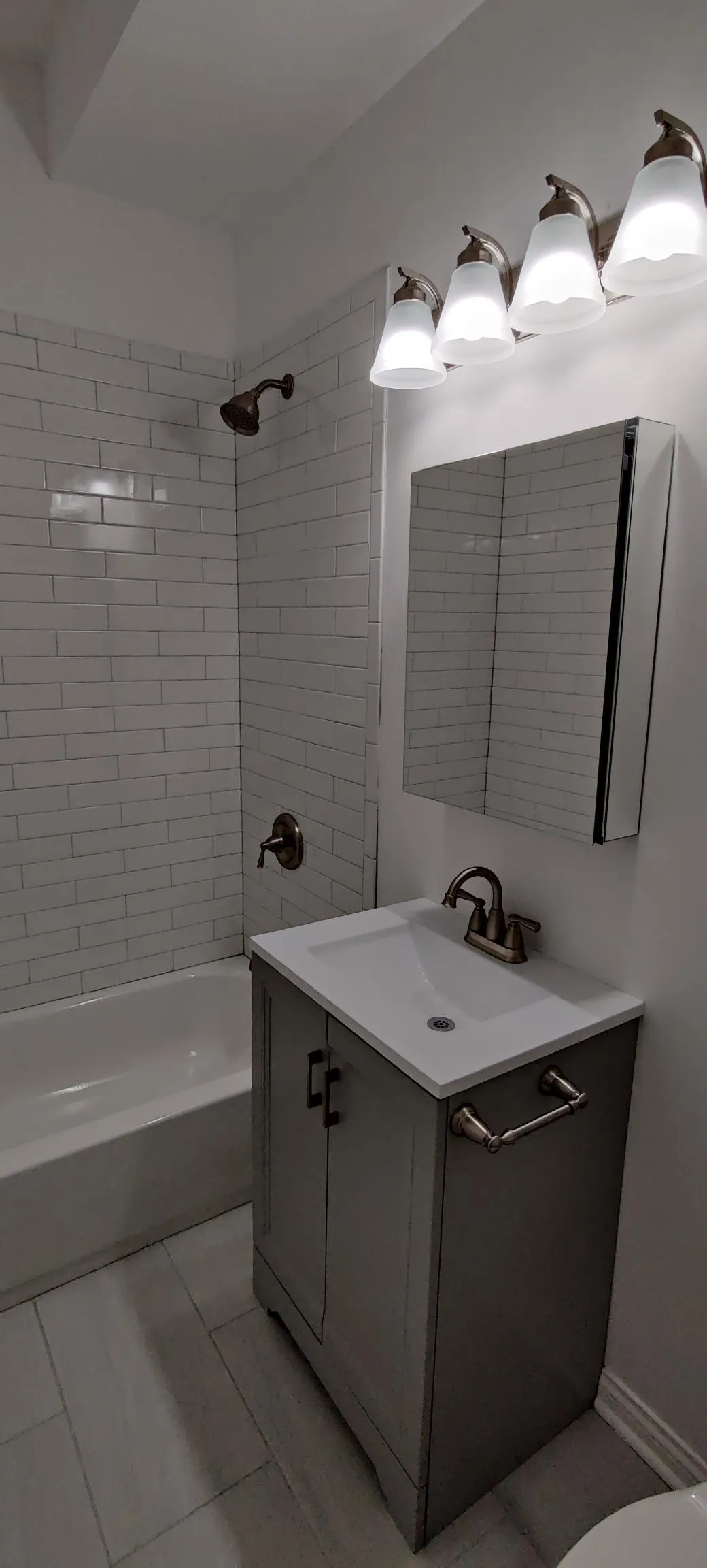 417 W Barry Ave   60657 60657-unit#213-Chicago-IL