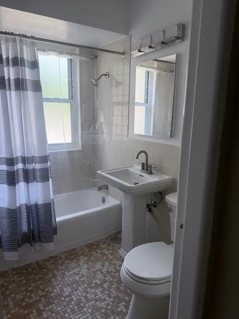 2351 W Jarvis Ave   60645 60645-unit#2E-Chicago-IL