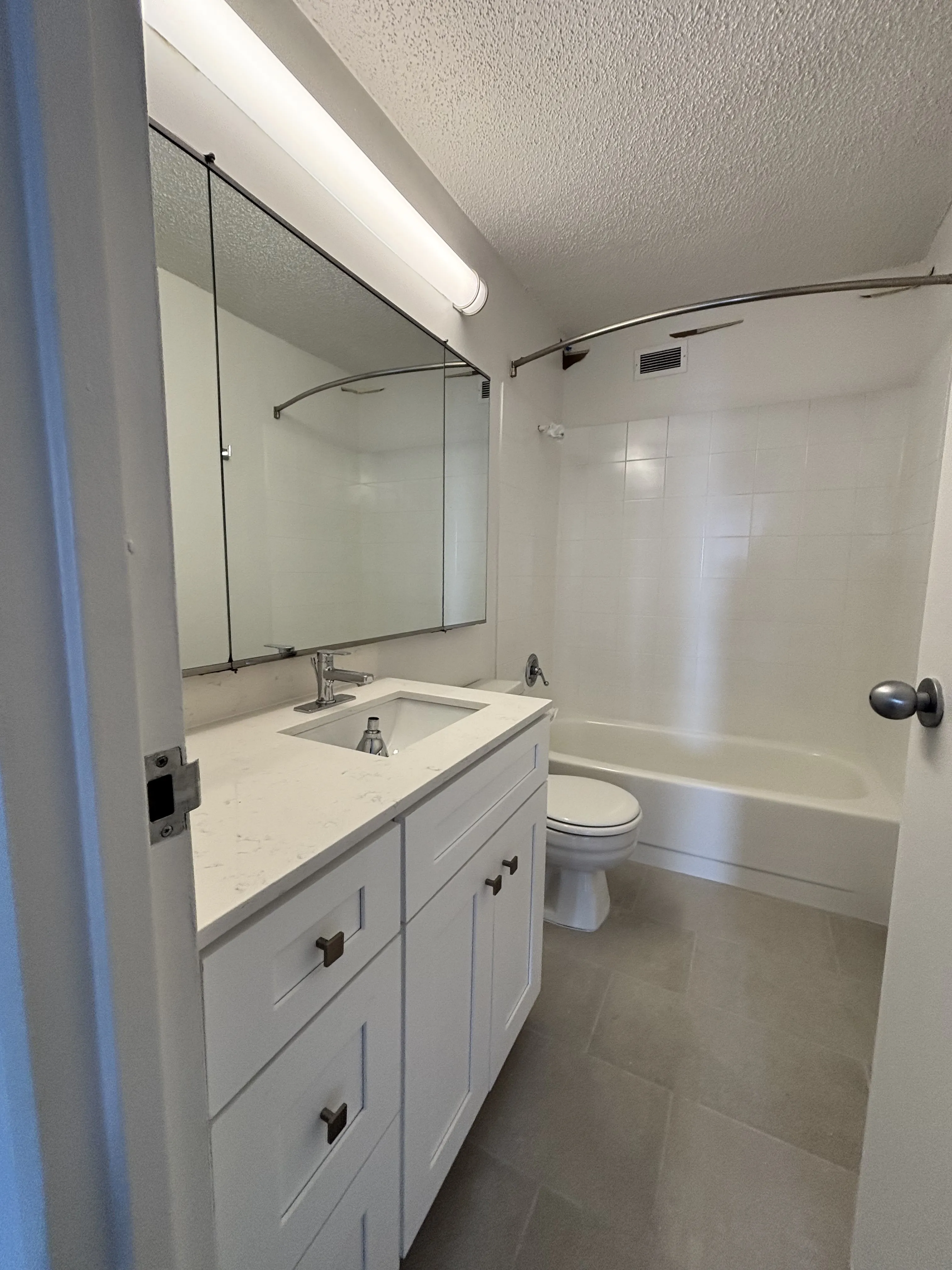 233 E Wacker Dr   60601 60601-unit#1706-Chicago-IL