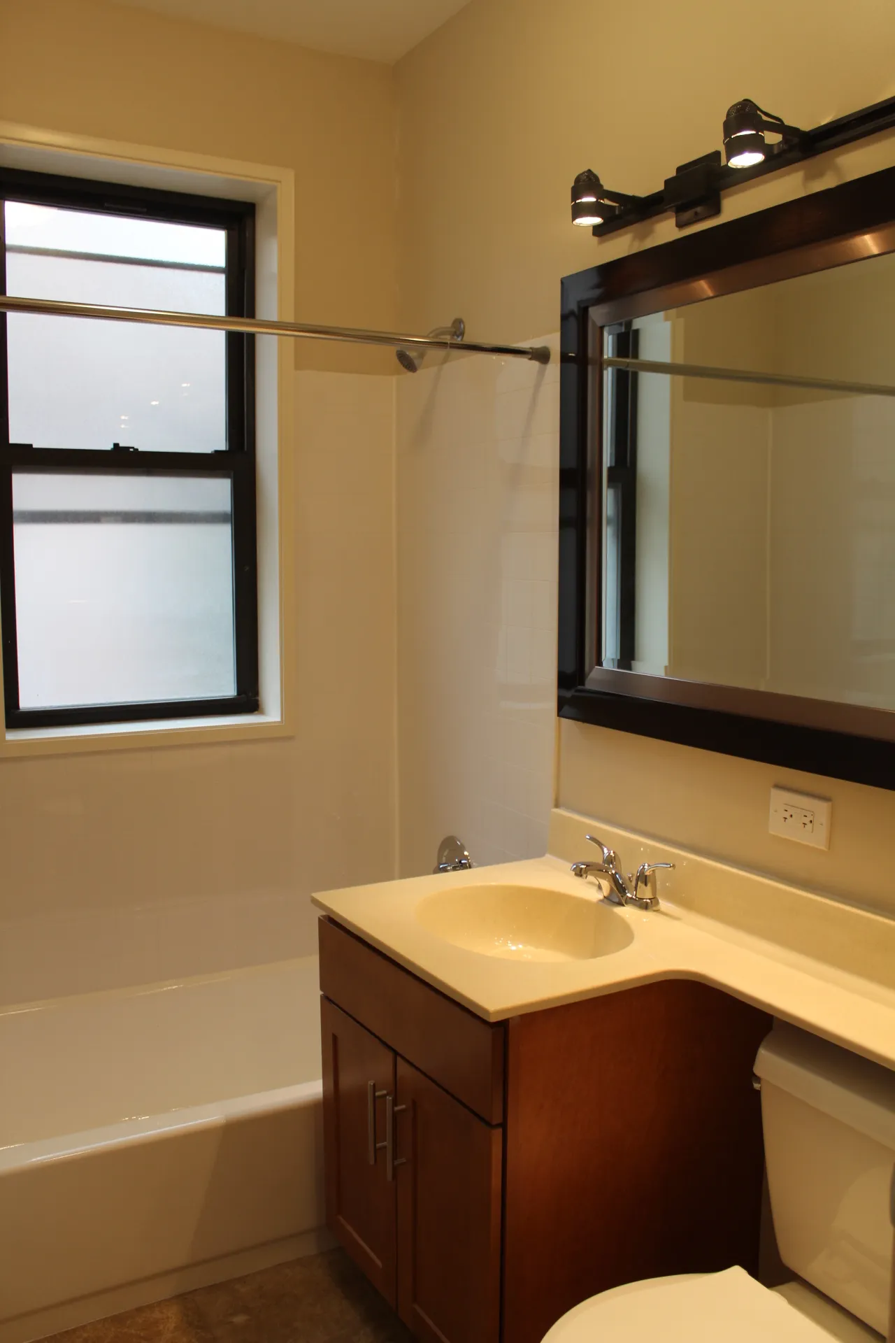 608 W Belmont Ave   60657 60657-Belmont Apartments-unit#612 2W-Chicago-IL