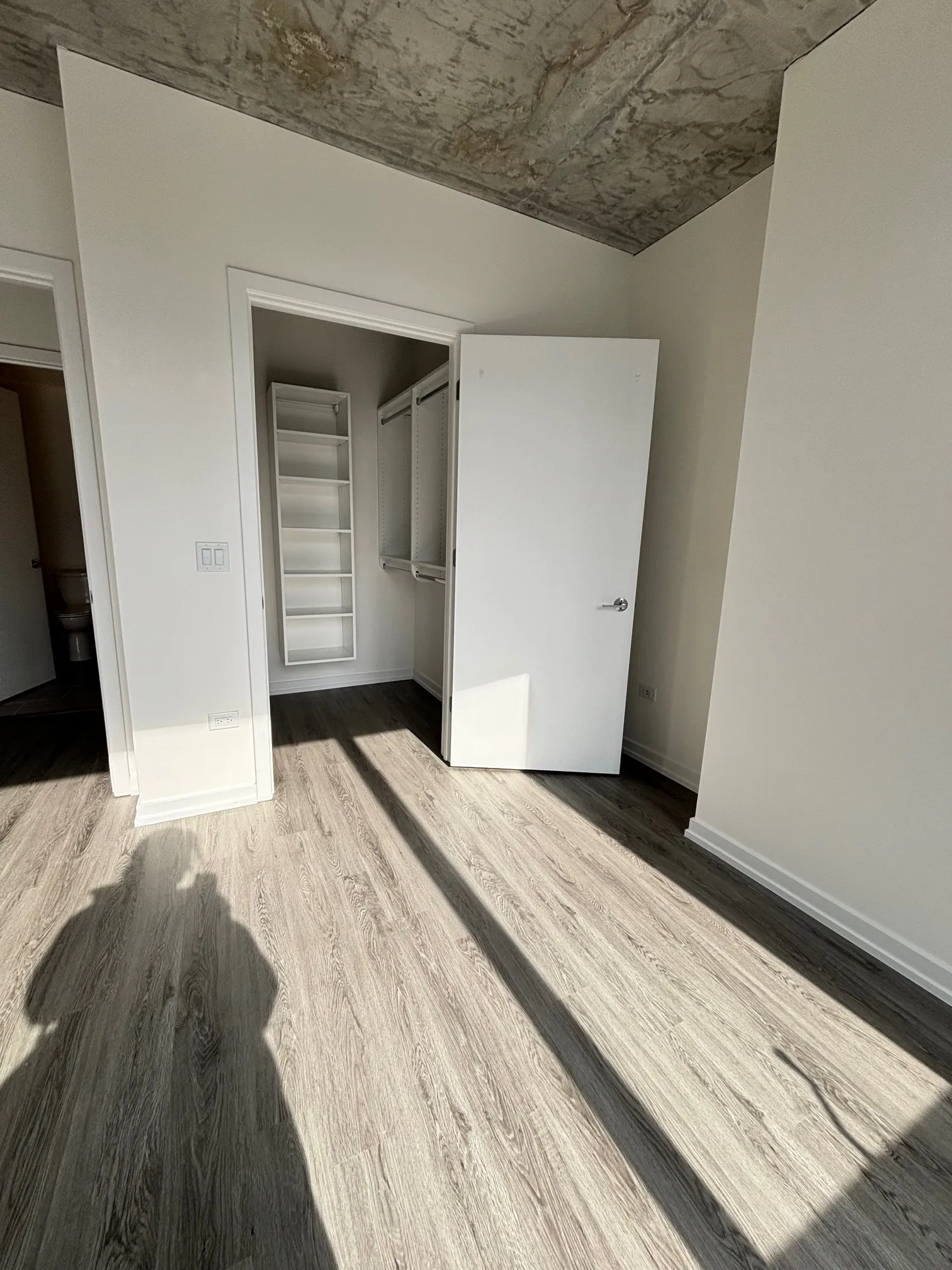 460 W  Ave   60610 60610-unit#1403-Chicago-IL