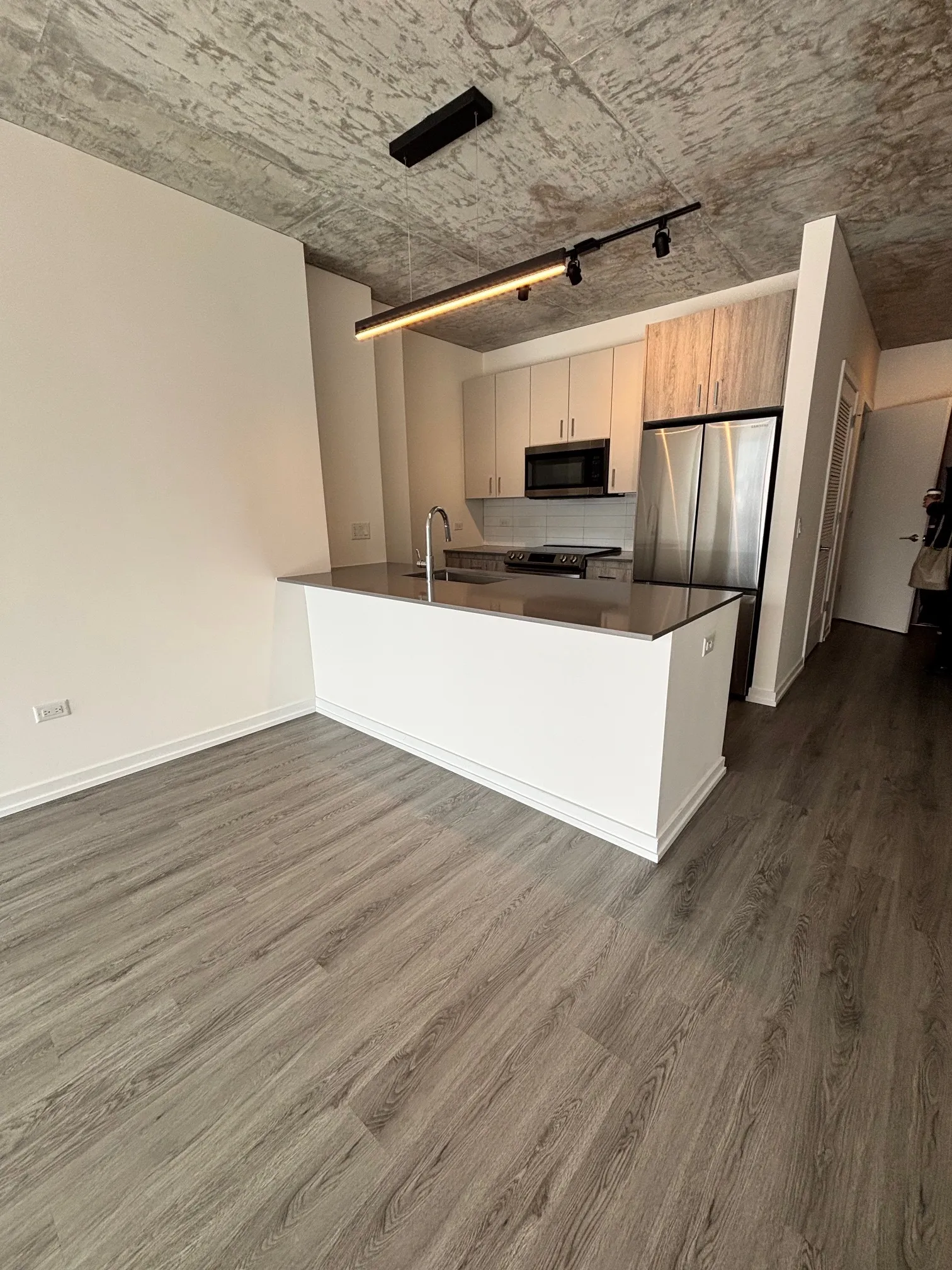 460 W  Ave   60610 60610-unit#1403-Chicago-IL