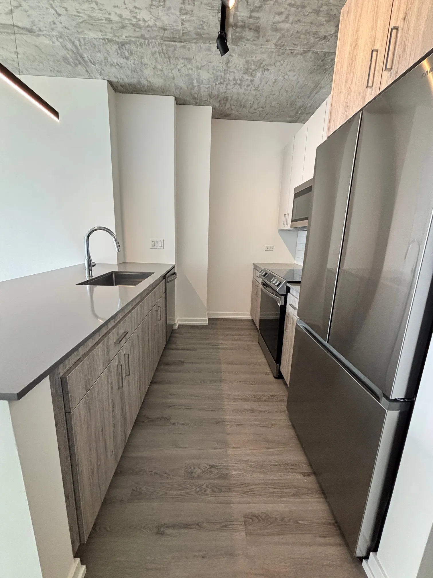 460 W  Ave   60610 60610-unit#1403-Chicago-IL