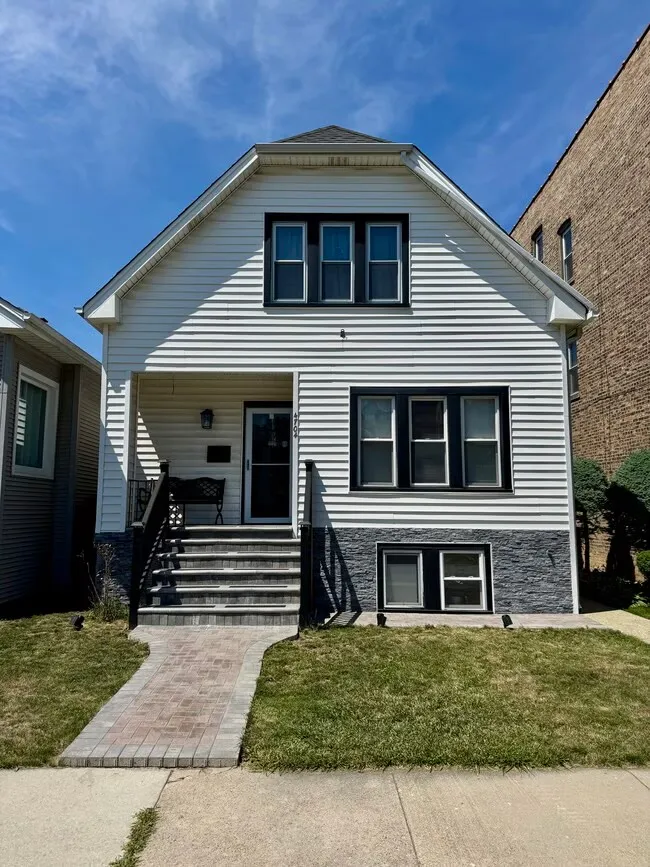 4704 W WAVELAND AVE 60641-unit#2-Chicago-IL