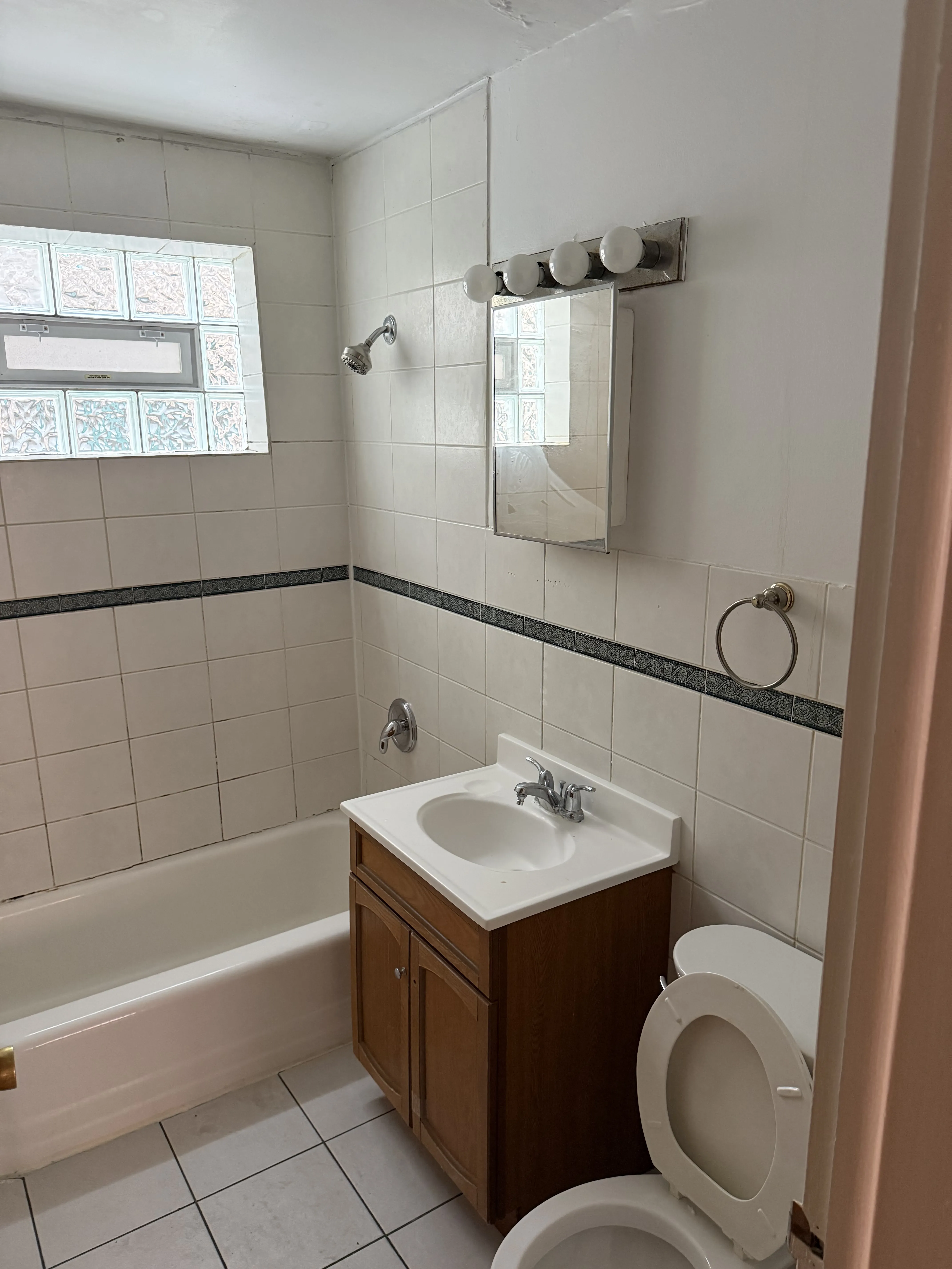 1405 W Sherwin Ave   60626 60626-unit#1S-Chicago-IL