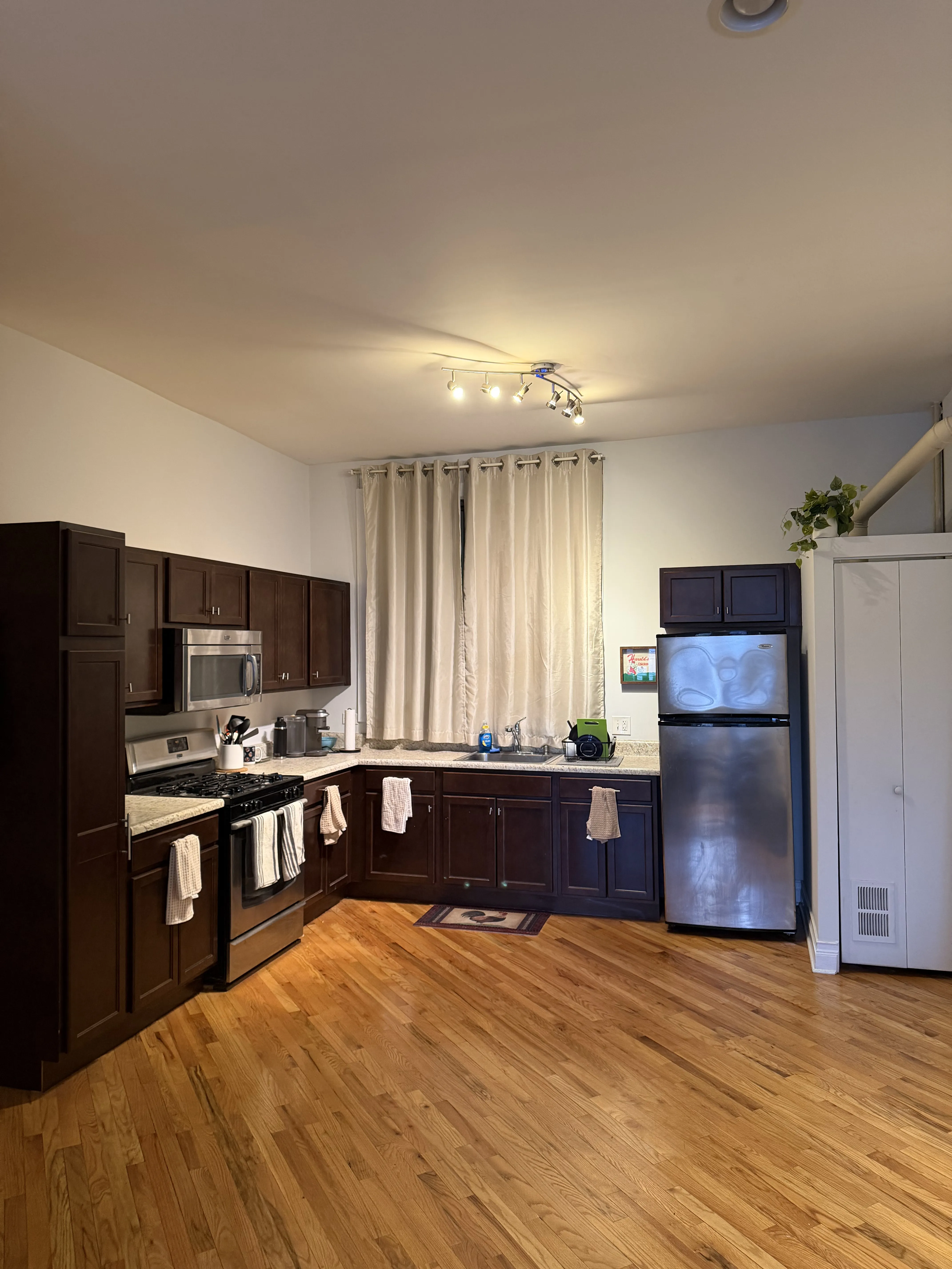 1156 W Grand Ave   60642 60642-unit#202-Chicago-IL