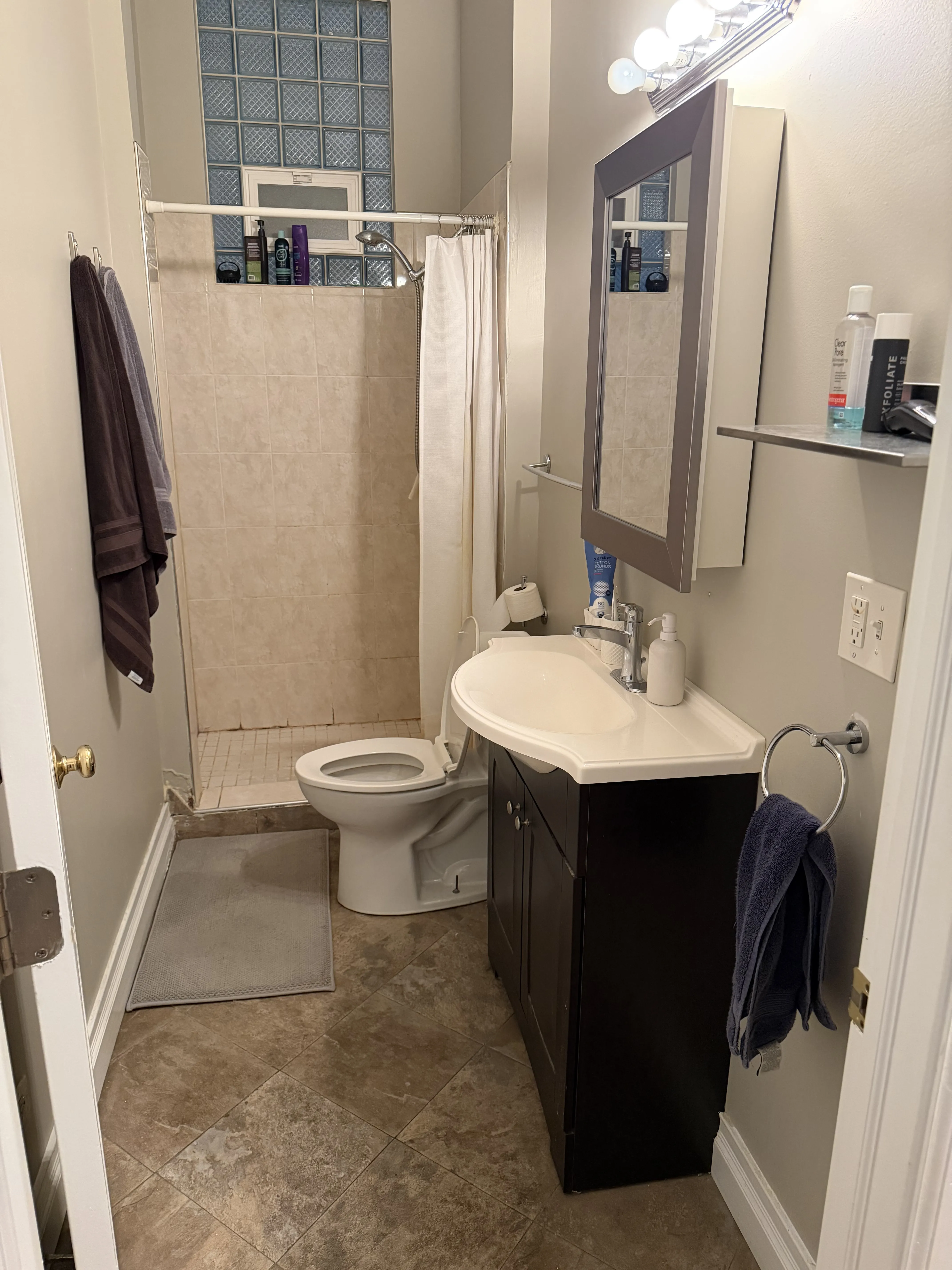 1156 W Grand Ave   60642 60642-unit#202-Chicago-IL