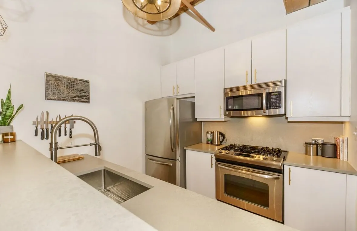 420 W Grand Ave   60654 60654-unit#3B-Chicago-IL