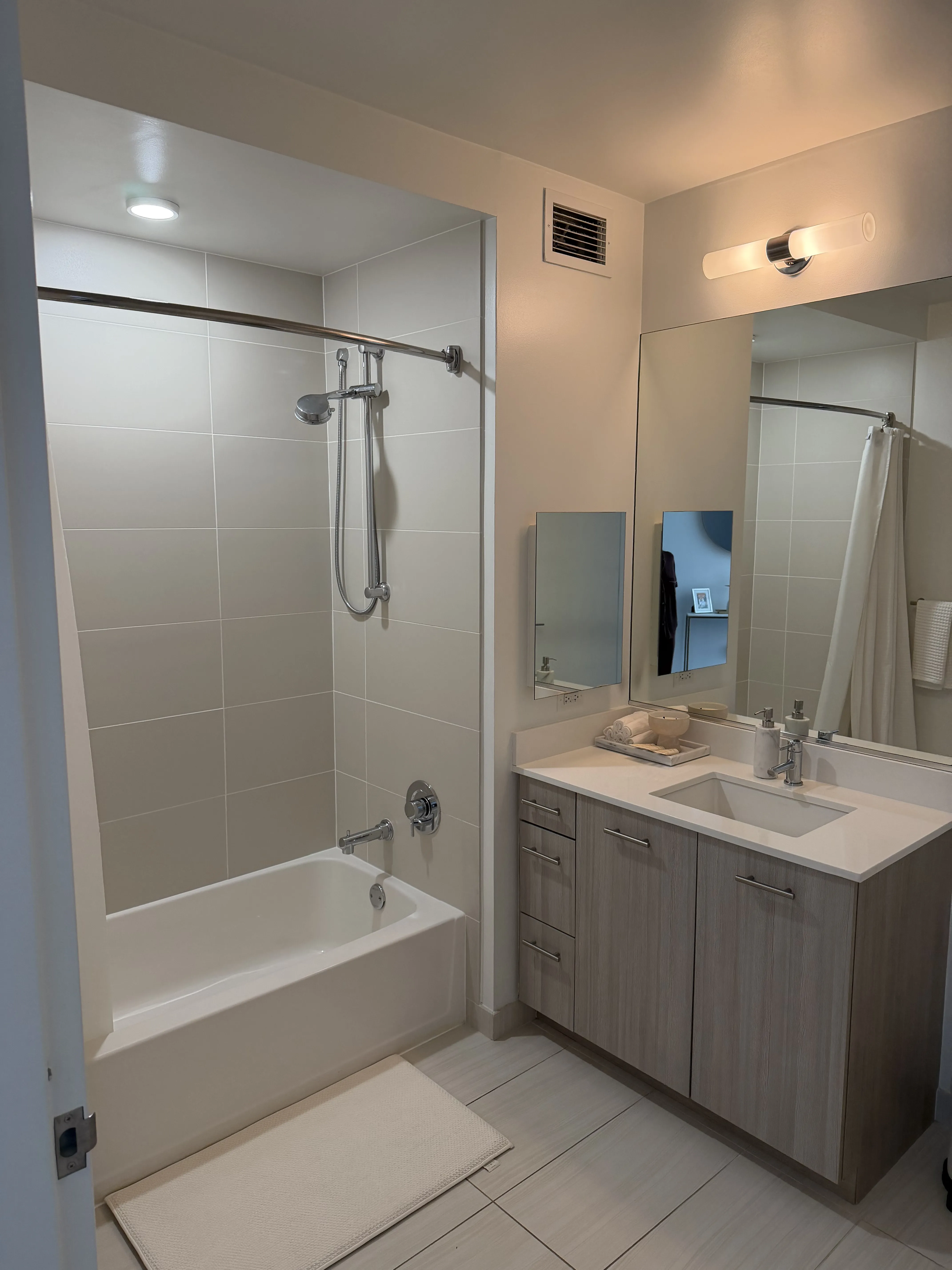 25 W Randolph St   60601 60601-Marquee Block 37-Chicago-IL