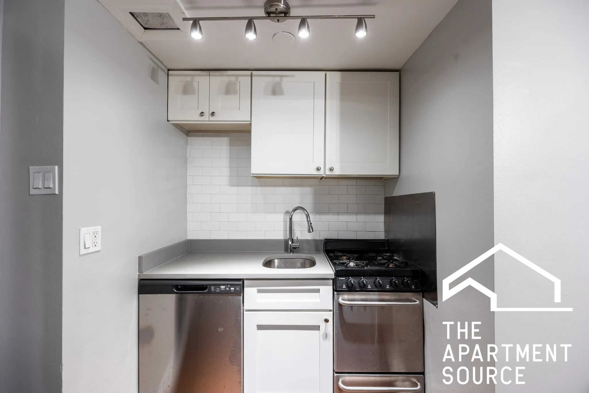 1140 N La Salle Dr   60610 60610-The Oliver -unit#711-Chicago-IL