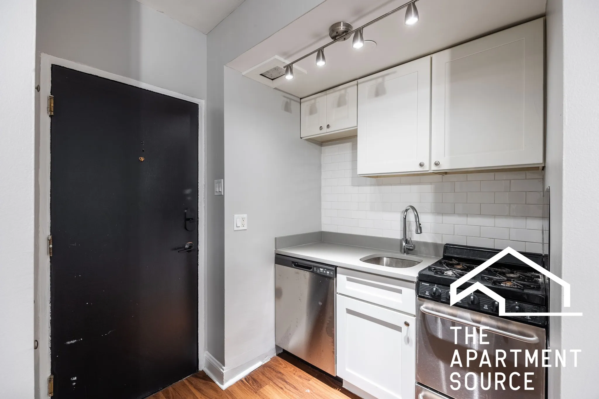 1140 N La Salle Dr   60610 60610-The Oliver -unit#711-Chicago-IL